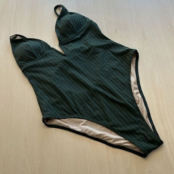 Shade & Shore • large • swimsuit • hunter green • like new • 1690 - Picture 6 of 12